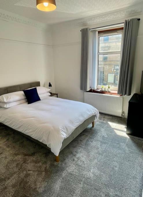 פאיסליי Large 2 Bed Near Glasgow Airport מראה חיצוני תמונה