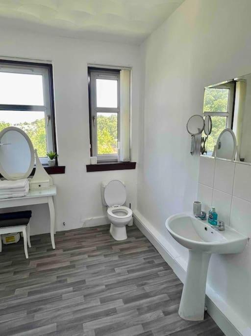 פאיסליי Large 2 Bed Near Glasgow Airport מראה חיצוני תמונה